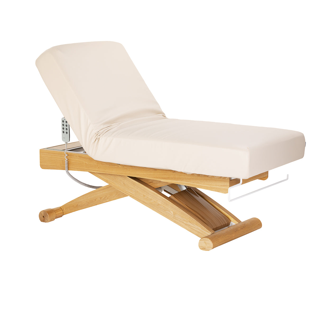 Cream SPA lounger Sillon Siesta with light brown base, designed for beauty salon furniture, comfortable and stylish for client relaxation.