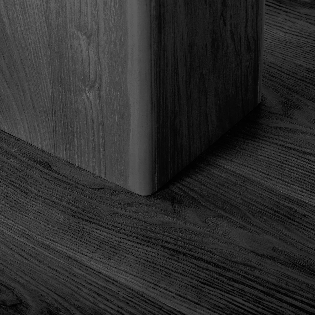 Table SPA Électrique Sillon Relax – Gris, Base Noir · Base en bois