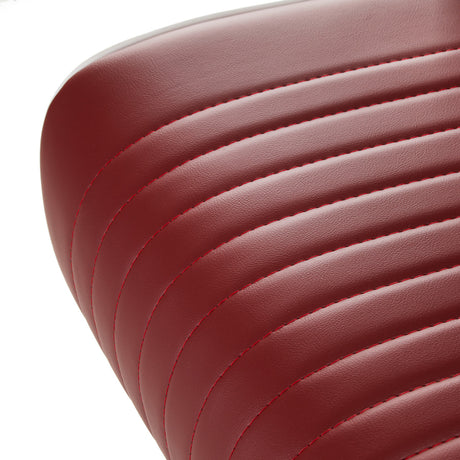 Gabbiano Visionerio+ fauteuil de barbier hydraulique – Rouge, cadre chromé; détail des coutures de l’assise